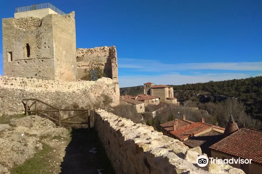 Castillo y Pueblo de Calatanazor