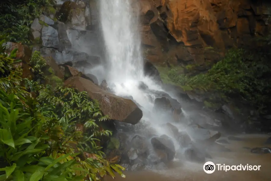 Tres Quedas Waterfall