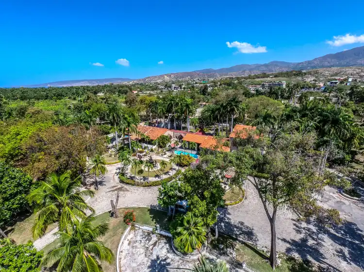 Hoteles en Augier