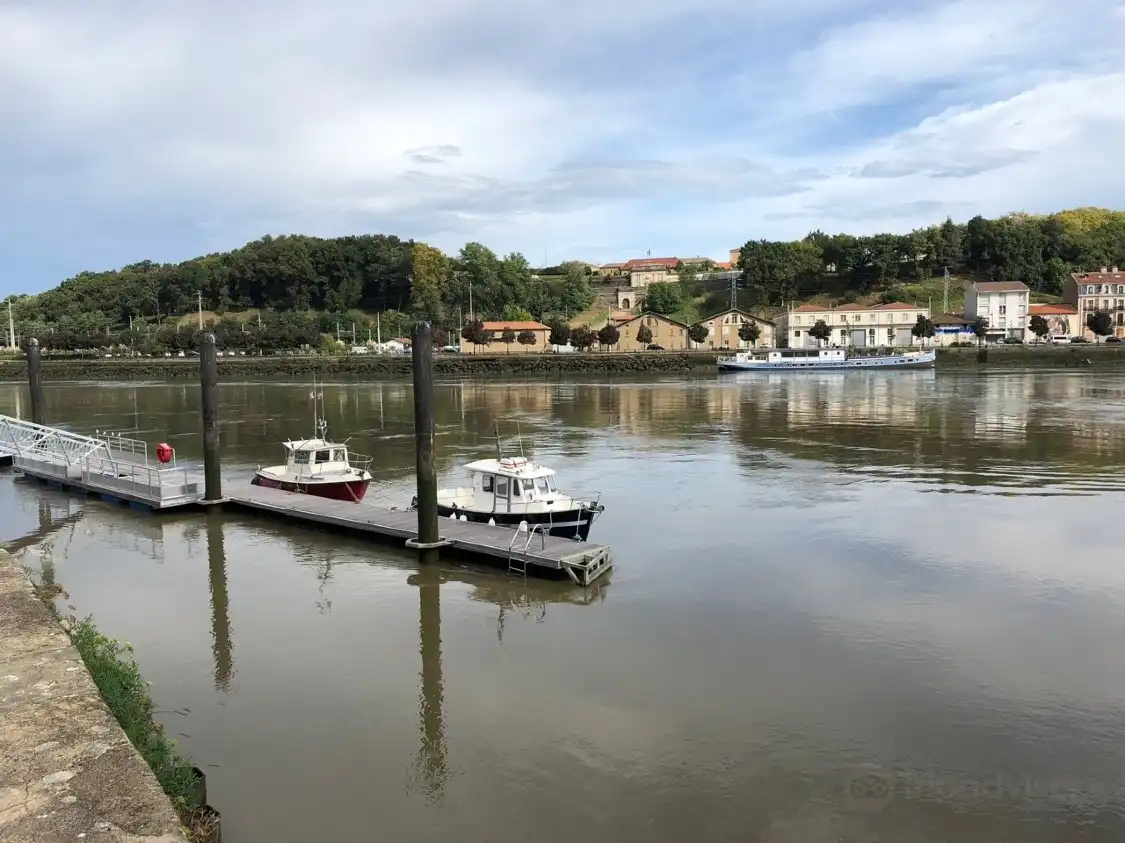 Hotels near L'Adour