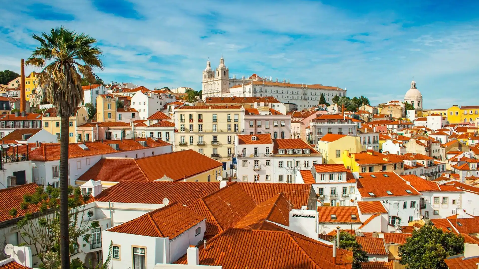 Hotels near Miradouro das Portas do Sol