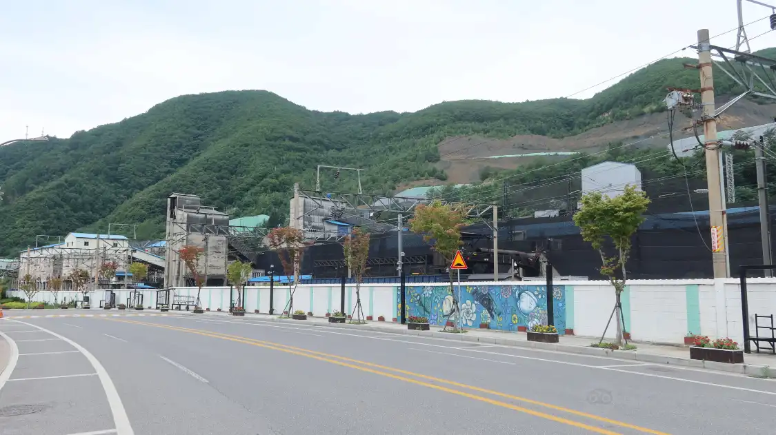 Hotels near Cheoram Coal Mine History Town