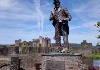 Tommy Cooper Statue