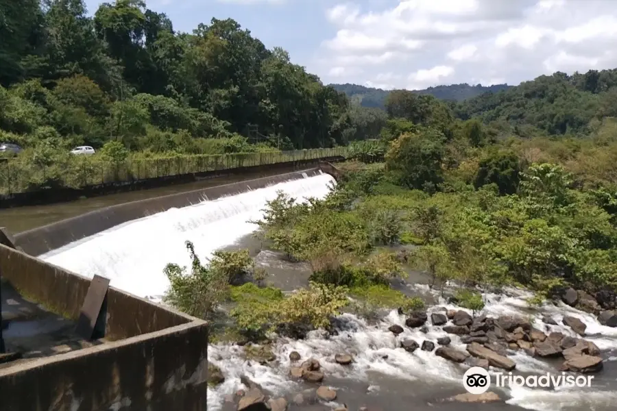 Perunthenaruvi Water Falls