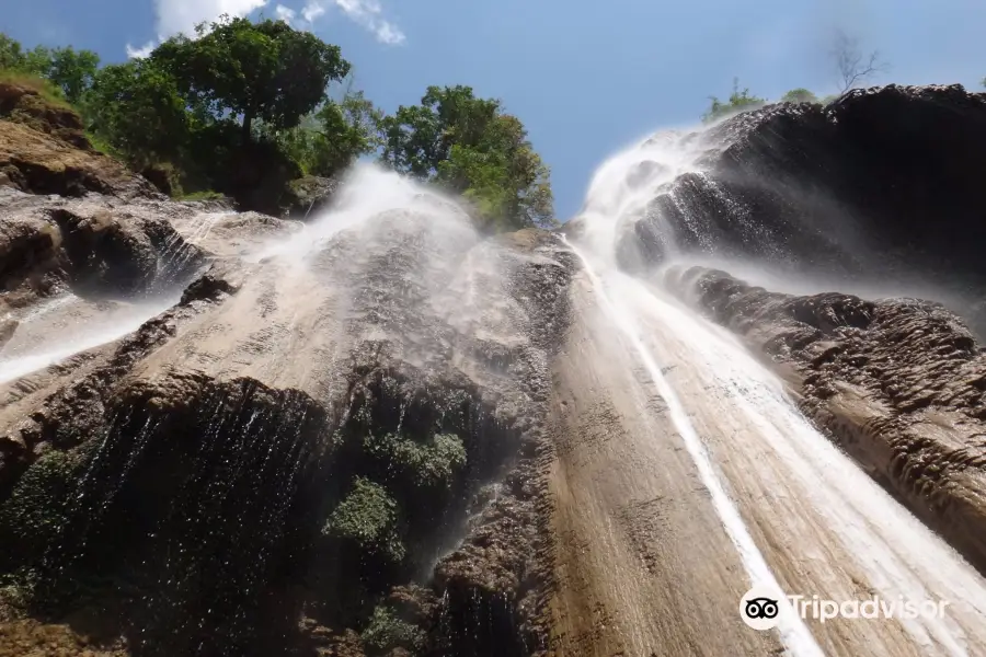 Anisakan Falls