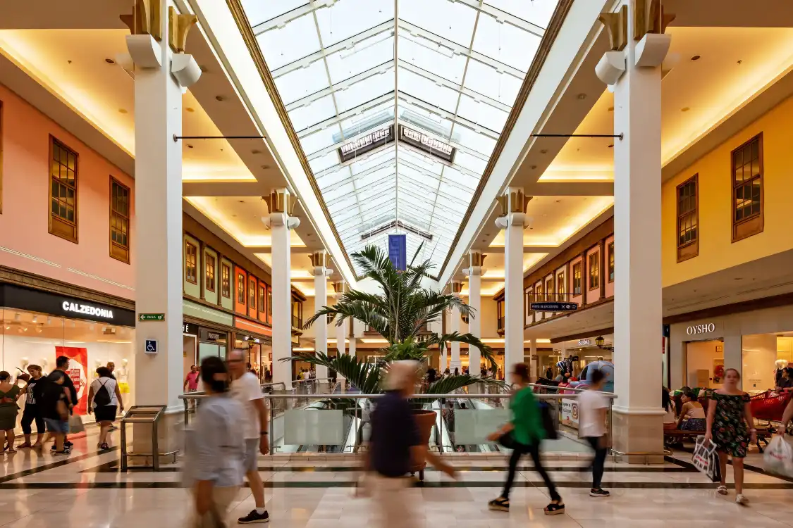 Отели рядом с достопримечательностью «Centro Comercial La Villa»