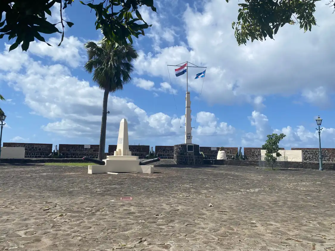 Hotels near Fort Oranje