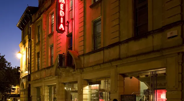 Komedia