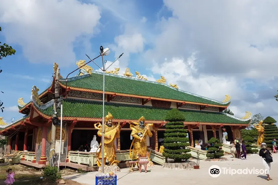 Quan Am Phat Dai Temple