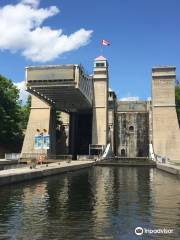 Liftlock and The River Boat Cruises