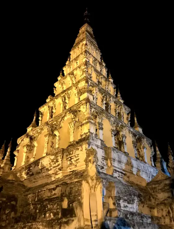 โรงแรมใกล้วัดเจดีย์เหลี่ยม (กู่คำหลวง)