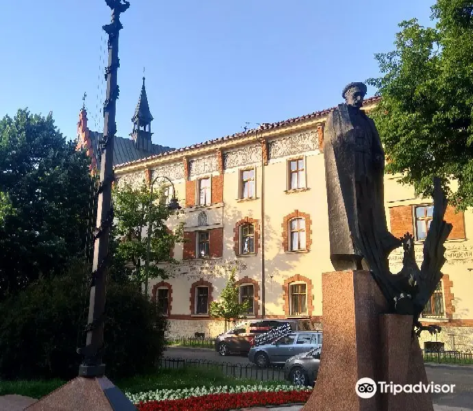 Jozef Pilsudski Statue