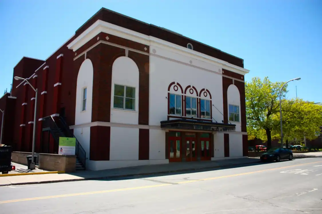 Hotels near Strand Center for the Arts