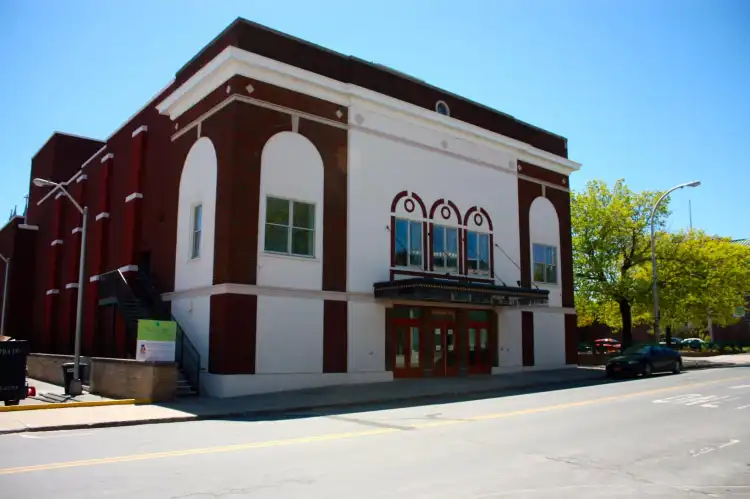 Hotels near Strand Center for the Arts