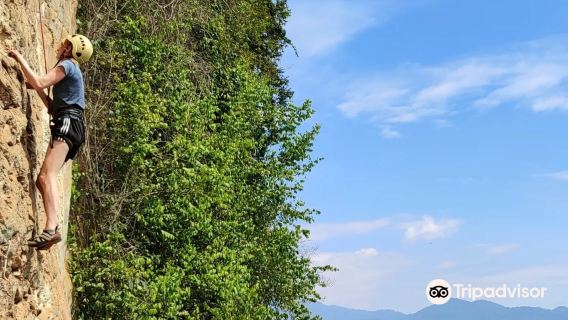 Adam's Rock 滑翔傘 school+寮國印象萬榮滑翔傘&卡丁車基地一日遊