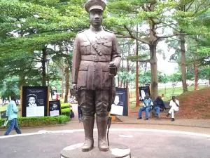 Statue de Charles Atangana