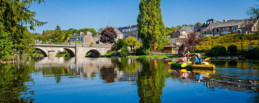 Base Outdoor / Bridge Ouilly Entertainment
