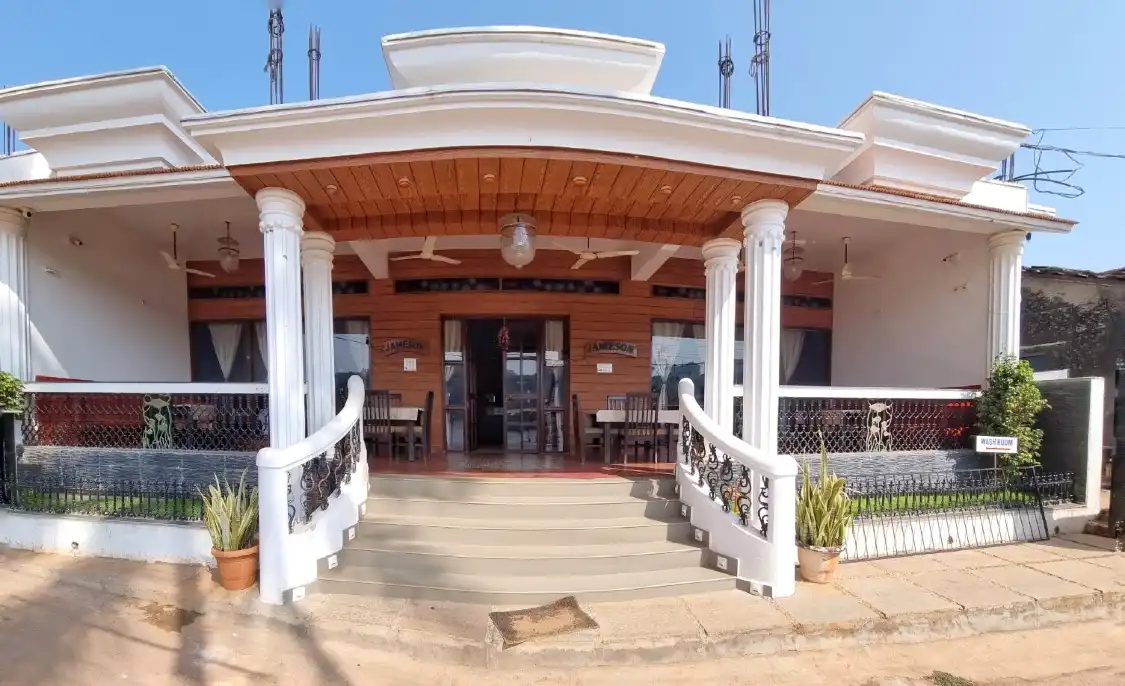 Hotels near São Jacinto Island