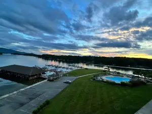 Smith Mountain Lake