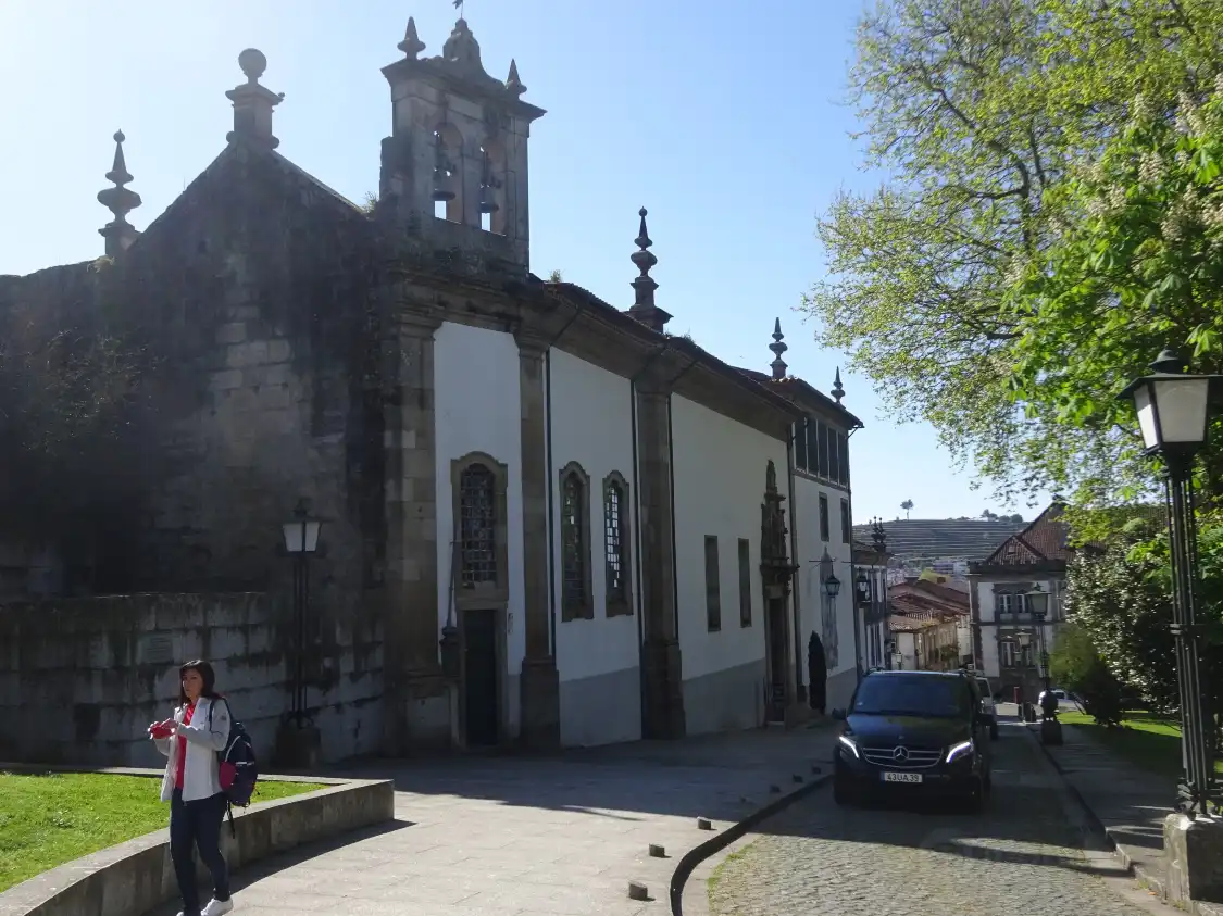 Hotels near Jardins do Carmo