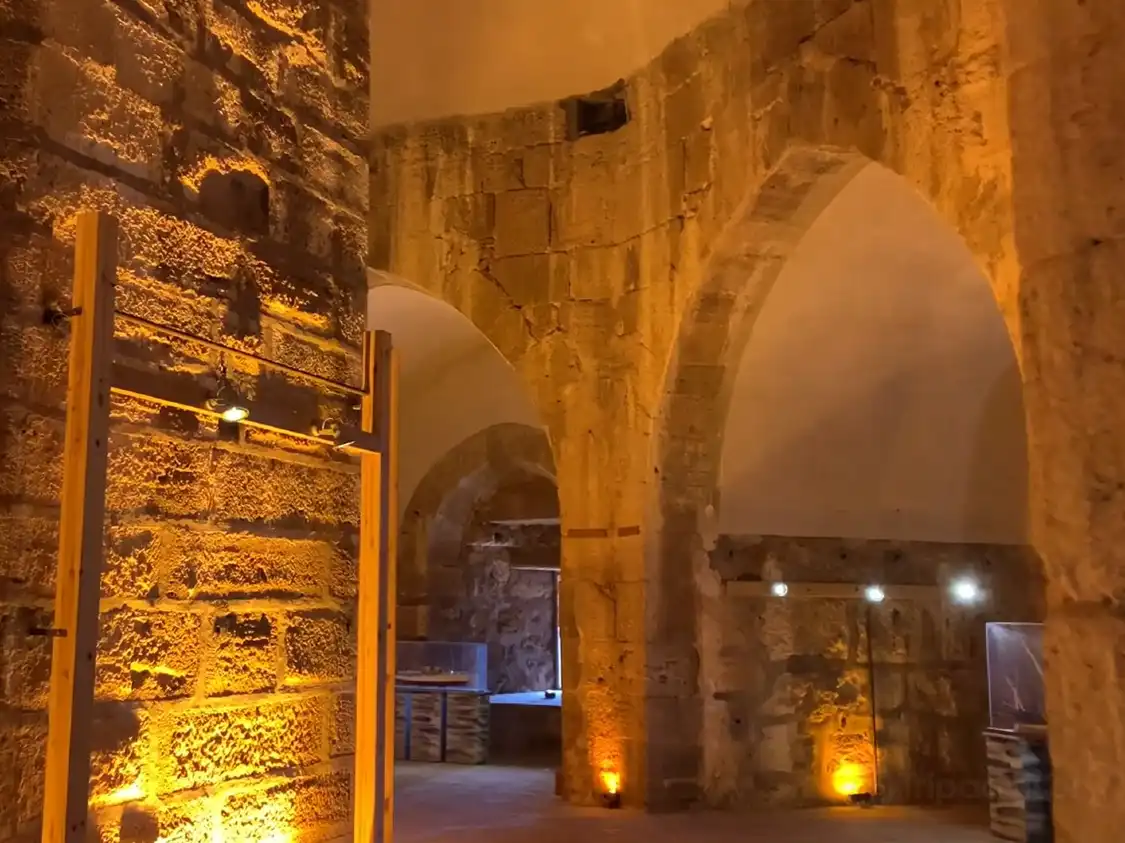 Hotels near Red Tower