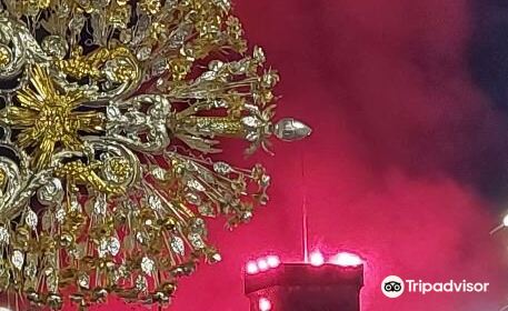 Incendio del Castello con la Processione Religiosa dei Crocifissi