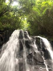 鷄鳴の滝