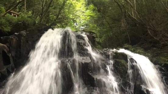 鶏鳴の滝