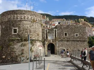 Castello Aragonese Murat
