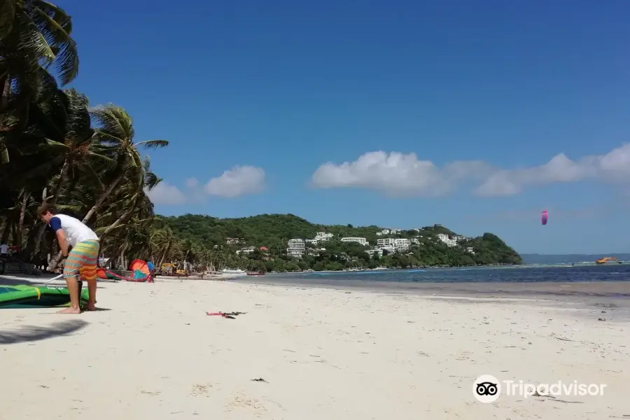 Hangin Kite Center & Resort