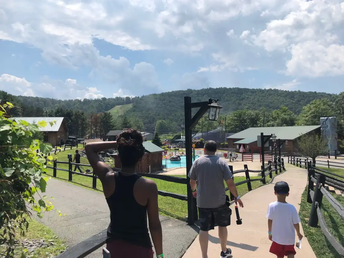 Các khách sạn gần Holiday Mountain Ski Resort
