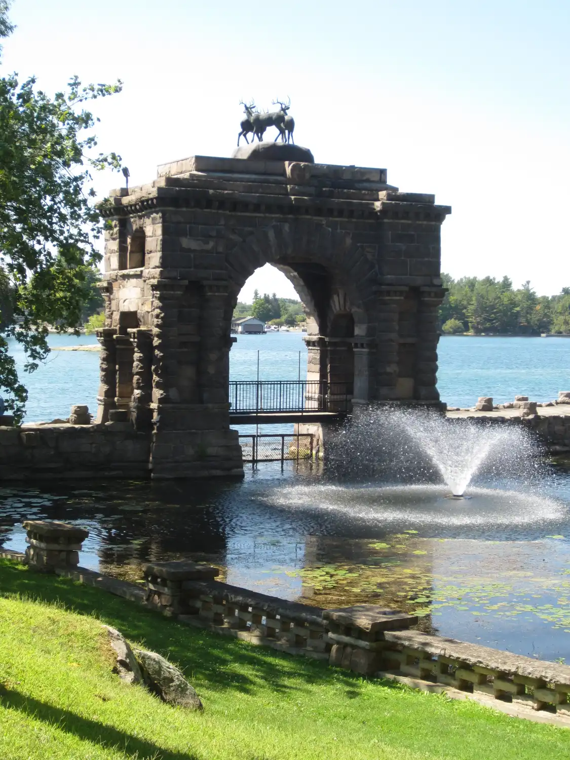 Hotels near Heart Island