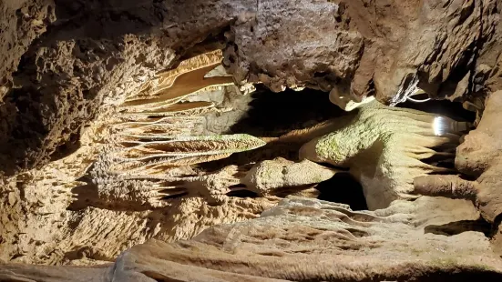 Crystal Grottoes Caverns