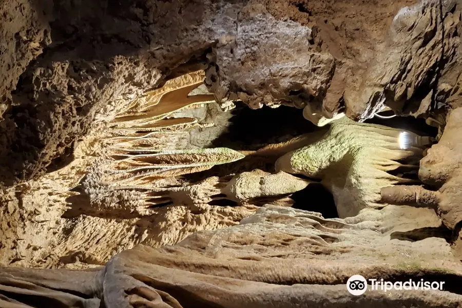 Crystal Grottoes Caverns