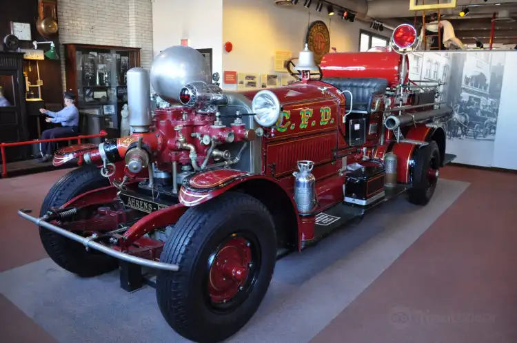 Hotels near Cincinnati Fire Museum