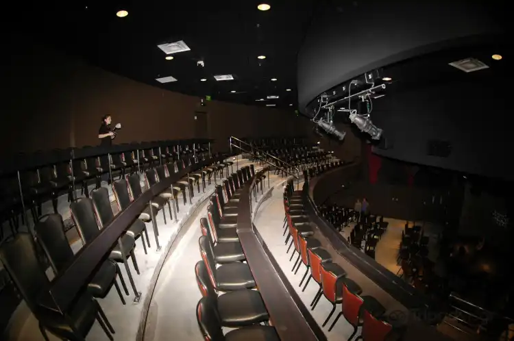 Các khách sạn gần Comedy Works South