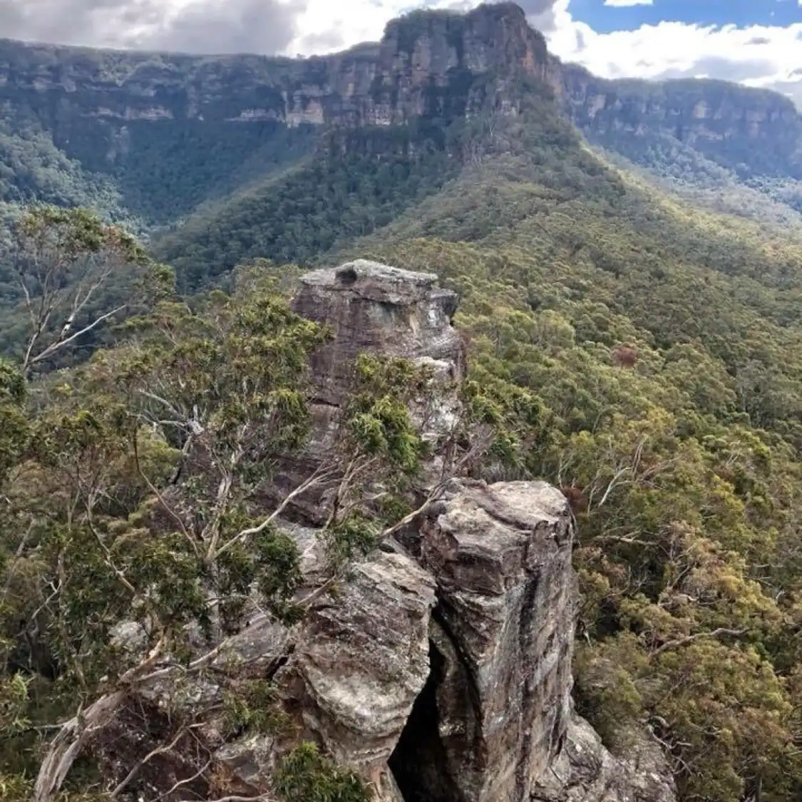Hotels near Ruined Castle walking track