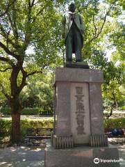 Statue of Teruta Kunito