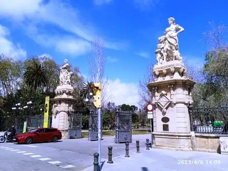 Hotels near L'Agricultura de Venanci Vallmitjana