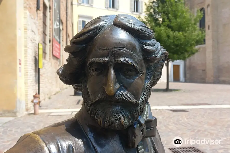 Scultura di Giuseppe Verdi