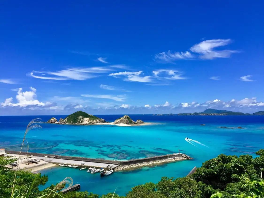 Hotels near Aharen Beach