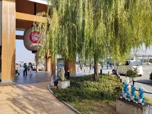 Tokoname Manekineko Street (Tokoname Lucky Cat Street)