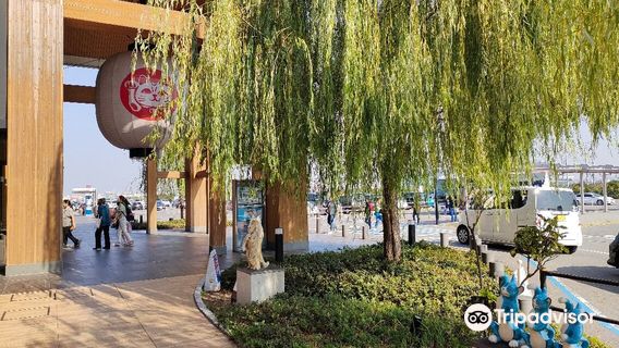 Tokoname Manekineko Street (Tokoname Lucky Cat Street)