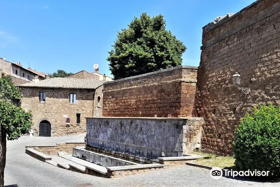 Fontana delle sette cannelle