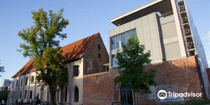 University for music and theater