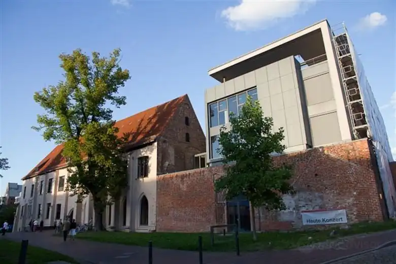 Hotels near University for music and theater