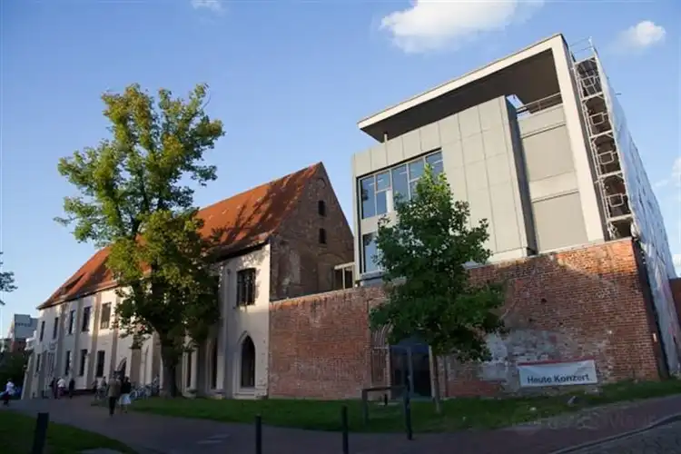 Hotels near University for music and theater