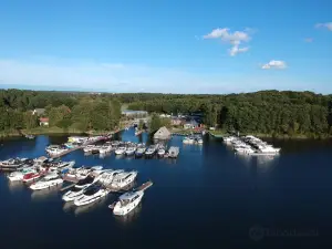 Yachthafen zur Müritz "Marina Eldenburg"