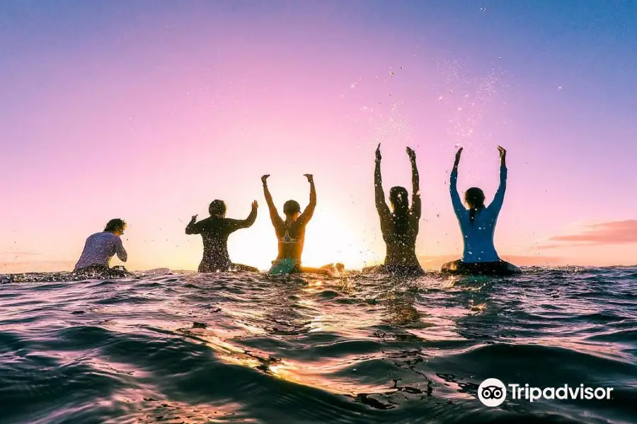 Maui Surfer Girls