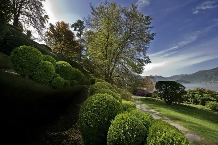 Hotels near I Giardini di Villa Melzi